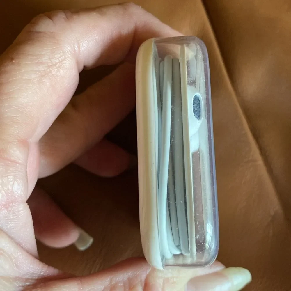 Apple White Earbud Headphones